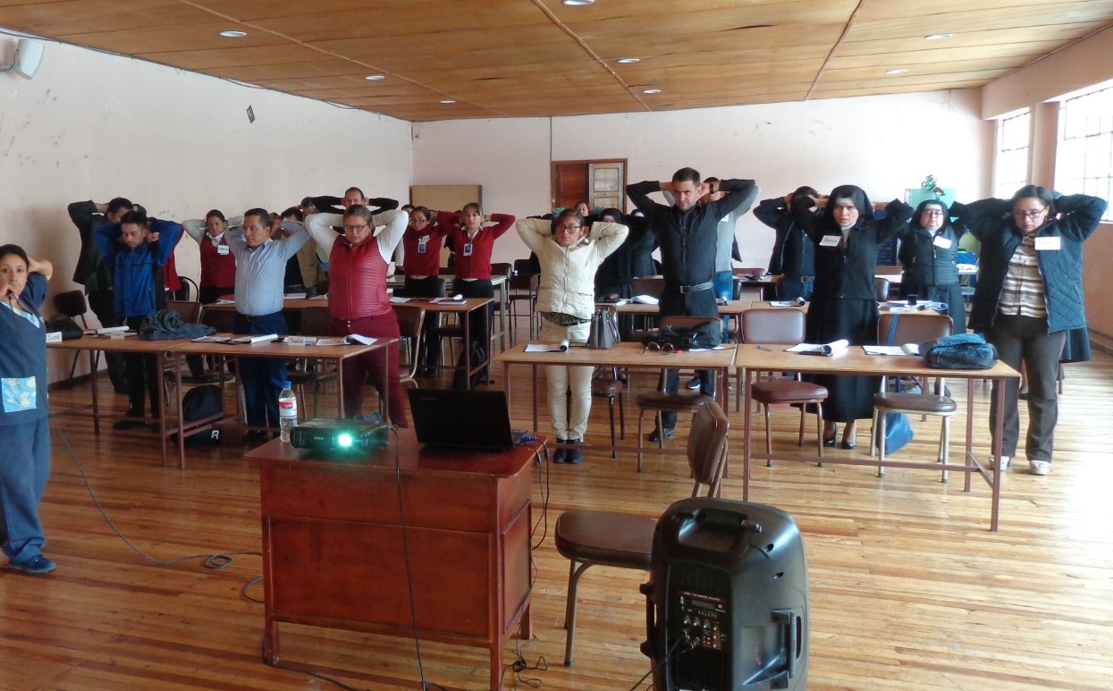 Charla para padres y personal docente sobre la crianza y educación de los niños, dictada por RedCorazoncito S.A.